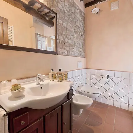 Podere Le Rondini Farm stay