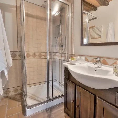 Podere Le Rondini Farm stay